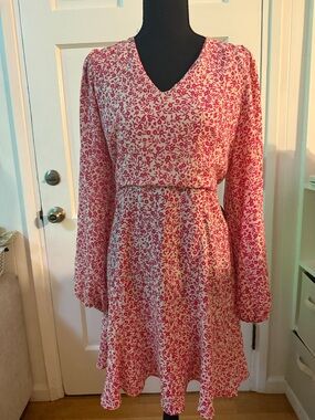 Lush Pink and Cream Floral V‑Neck Long‑Sleeve Dress